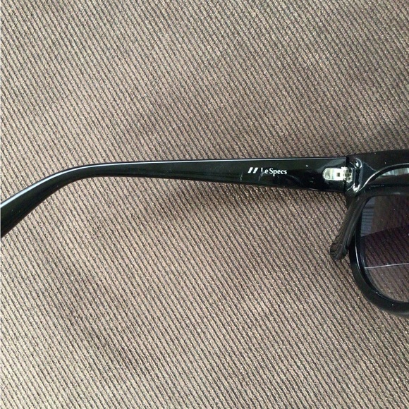 Le Specs JEALOUS GAMES Black Violet Oval Sunglasses - Picture 5 of 9